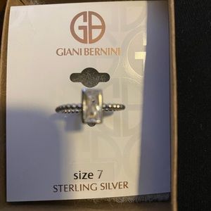 BNWT BEAUTIFUL Ring!! Size 7! Sterling silver!
